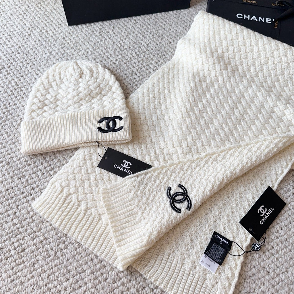 CC Set of Beanie and Scarf
