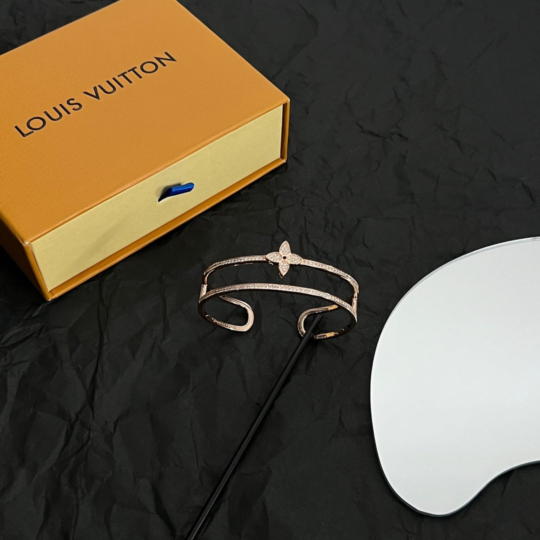 18K Louis Vuitton Idylle Blossom Two-Row Bracelet