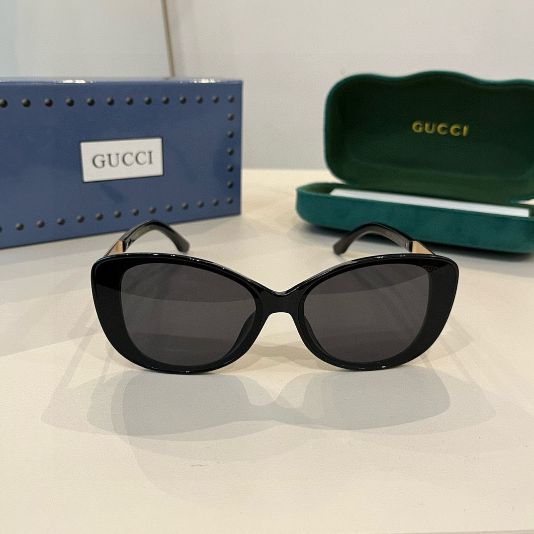 Elegant Black Cat-Eye Sunglasses