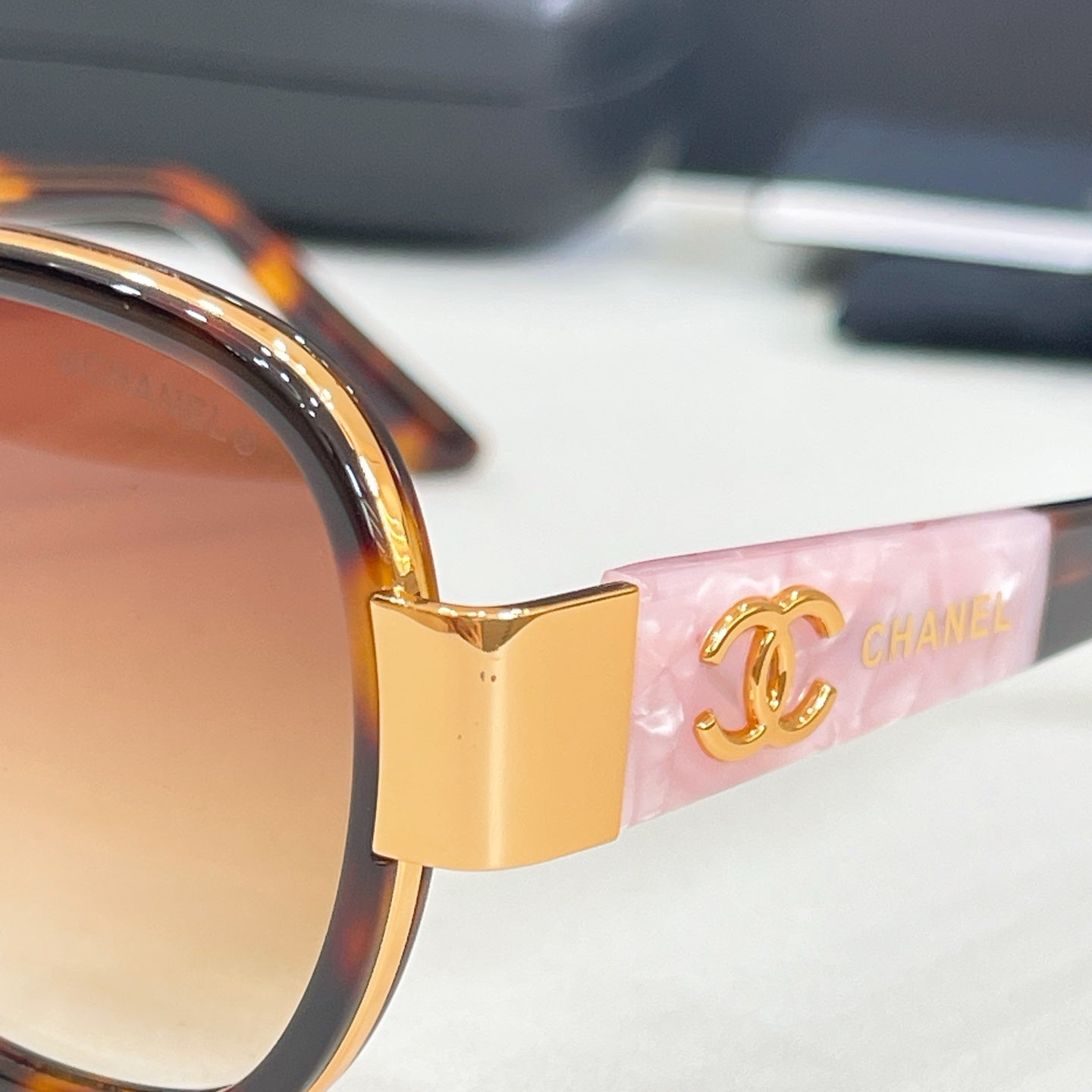 CHANEL Sunglasses-A72089